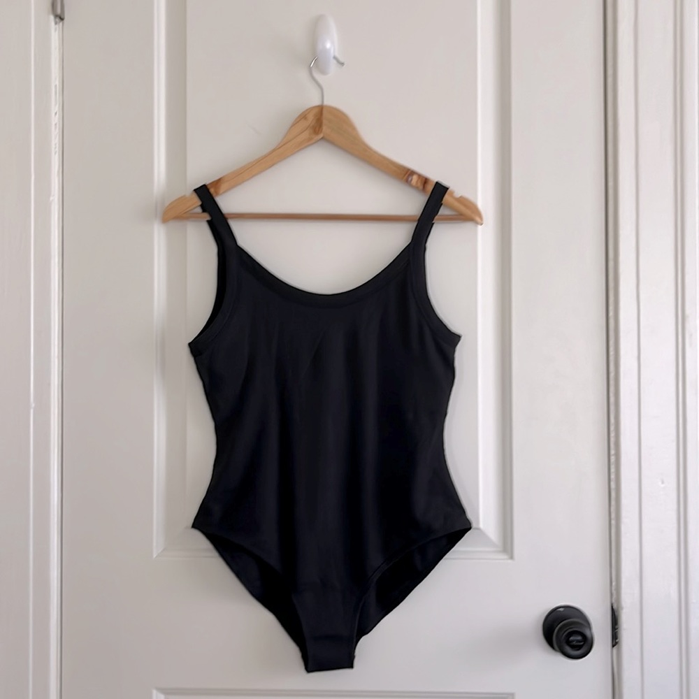 Girlfriend Collective Coco Scoop Bodysuit in Black | L